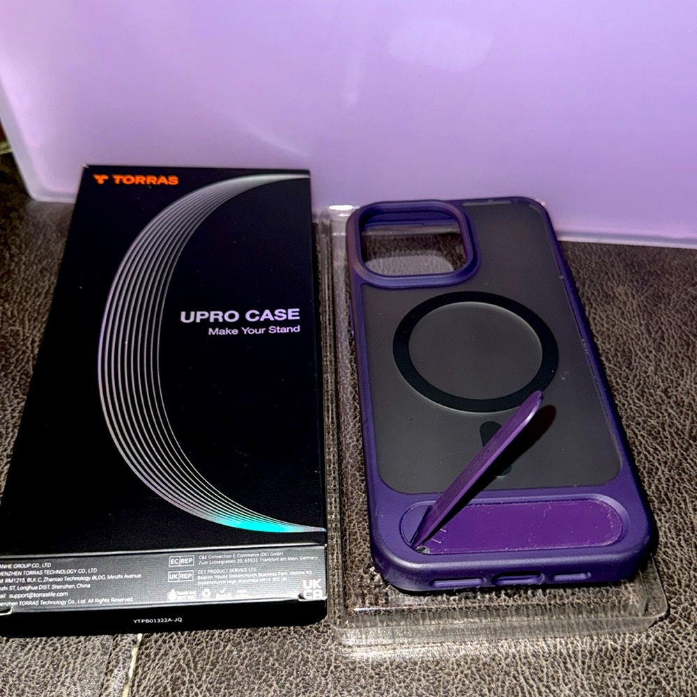 Torras iPhone 15 pro max case with stand
